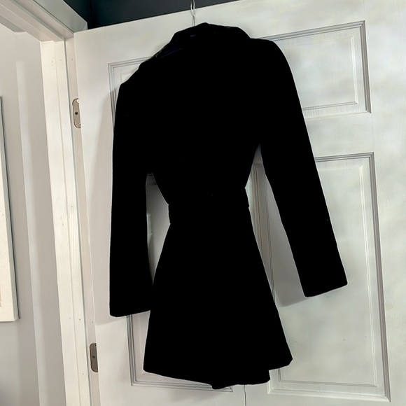 Gently used Calvin Klein Coat. Size 6. Great buy. - Picture 5 of 5